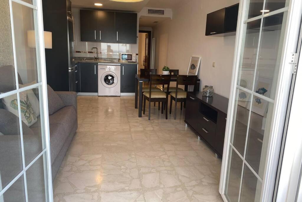 Maravilloso Apartamento En Primera Linea De Playa Con Vistas Al Mar En Caleta De Velez 2 D Екстериор снимка