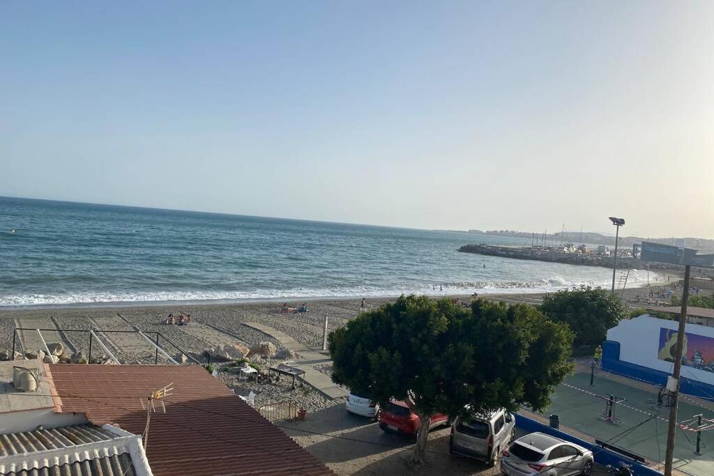 Maravilloso Apartamento En Primera Linea De Playa Con Vistas Al Mar En Caleta De Velez 2 D Екстериор снимка