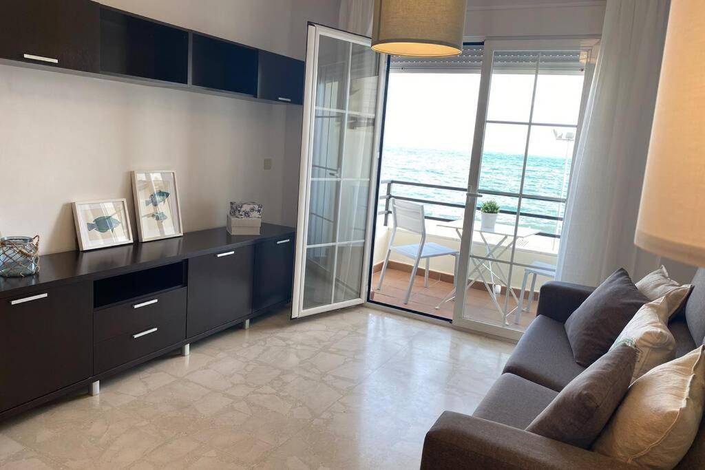 Maravilloso Apartamento En Primera Linea De Playa Con Vistas Al Mar En Caleta De Velez 2 D Екстериор снимка