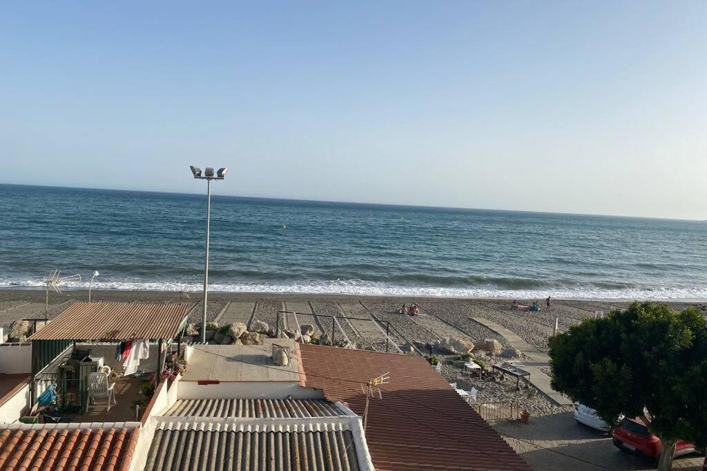 Maravilloso Apartamento En Primera Linea De Playa Con Vistas Al Mar En Caleta De Velez 2 D Екстериор снимка