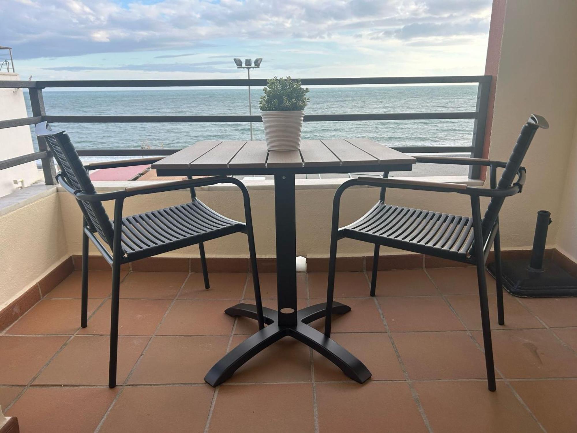 Maravilloso Apartamento En Primera Linea De Playa Con Vistas Al Mar En Caleta De Velez 2 D Екстериор снимка