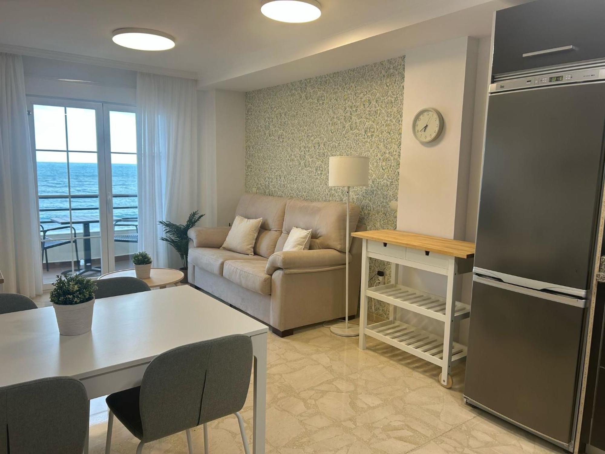 Maravilloso Apartamento En Primera Linea De Playa Con Vistas Al Mar En Caleta De Velez 2 D Екстериор снимка