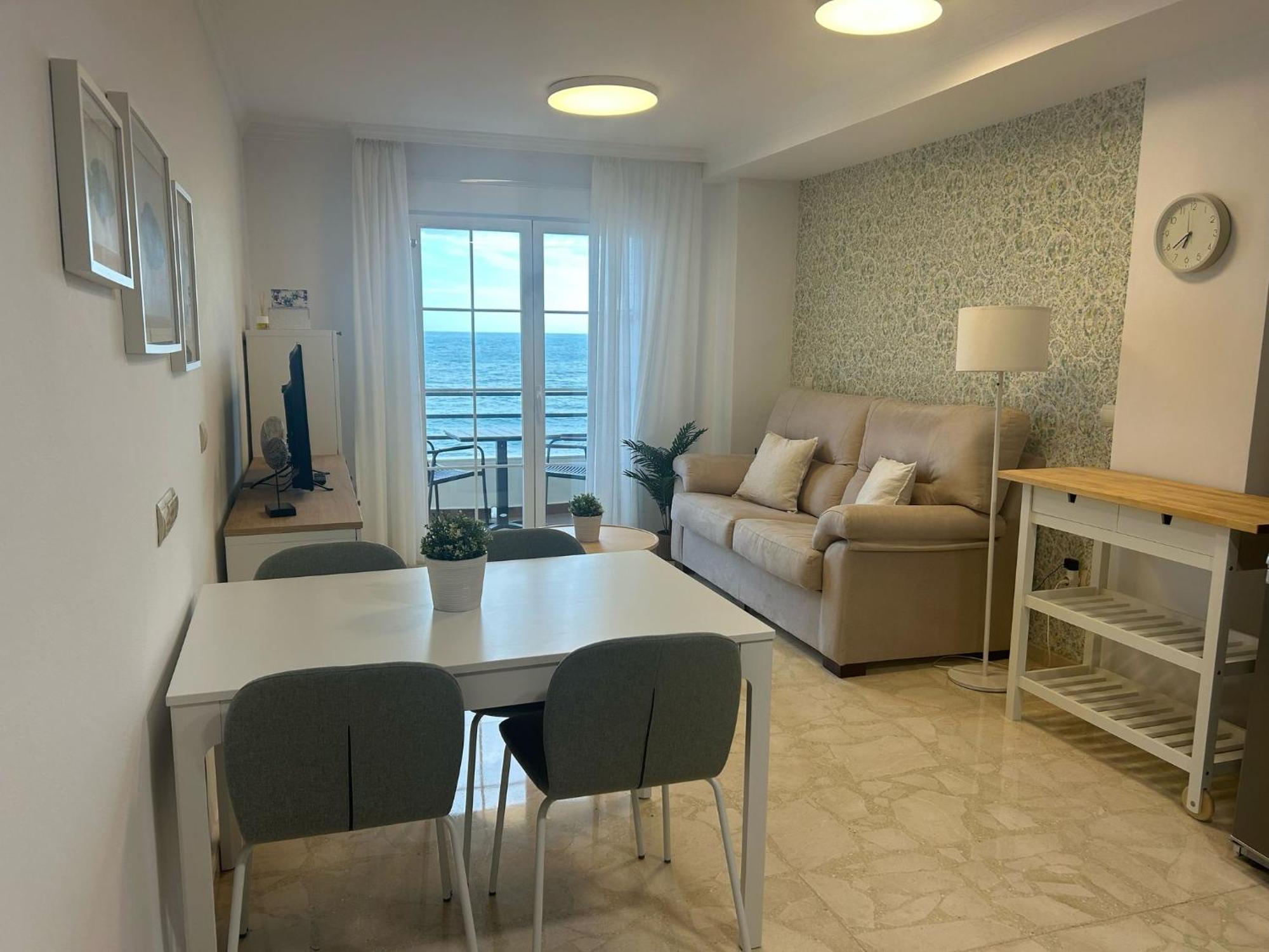 Maravilloso Apartamento En Primera Linea De Playa Con Vistas Al Mar En Caleta De Velez 2 D Екстериор снимка
